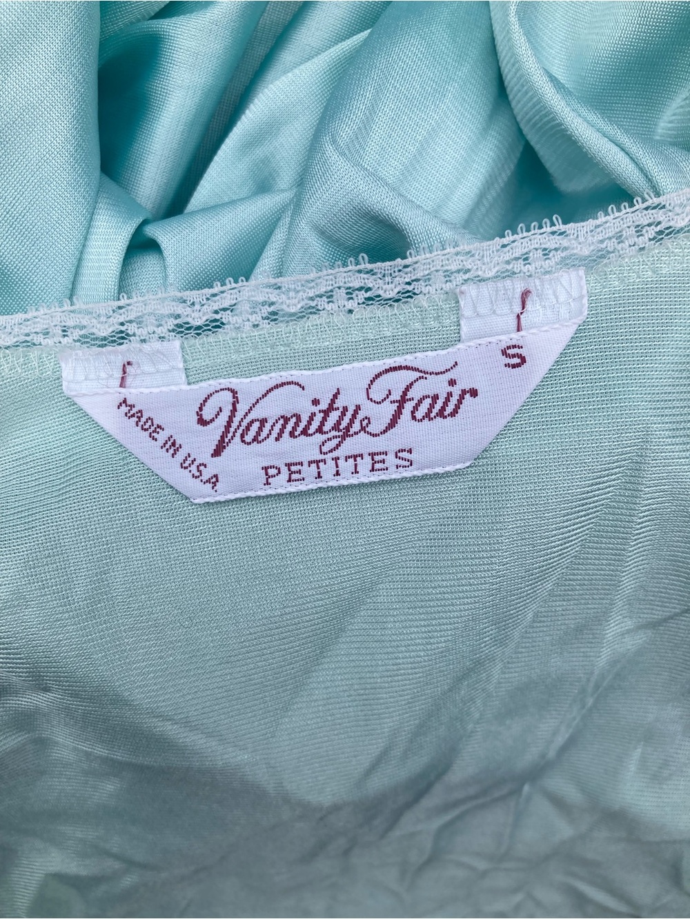 Vintage Vanity Robe - Picture 2 of 7